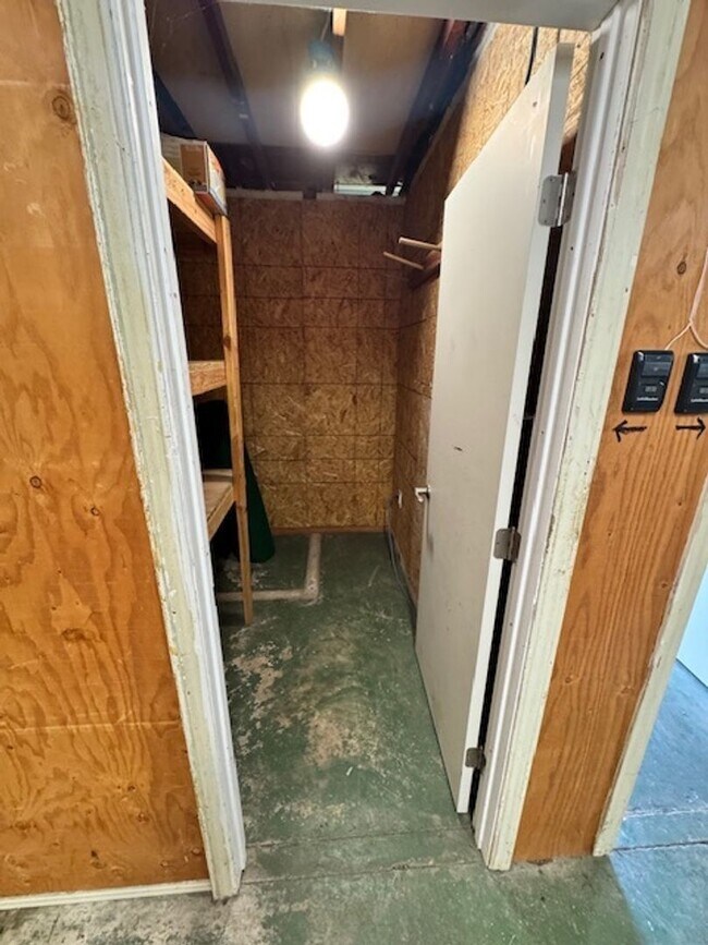 Building Photo - Charming Updated 4-Bedroom Home in the Garden Tract – Hardwood Floors, Central Air, 2-Car Garage ...