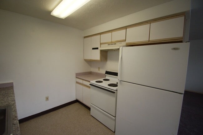Building Photo - 3 Bedroom 1 Bath Upstairs Apartment