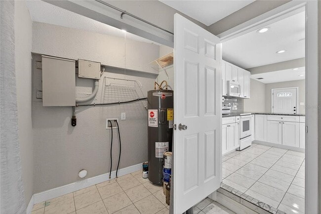 Building Photo - 4945 36th Ave N