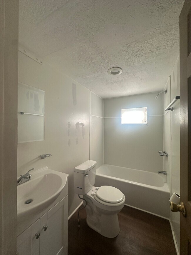 Building Photo - 4 Oleander Cir