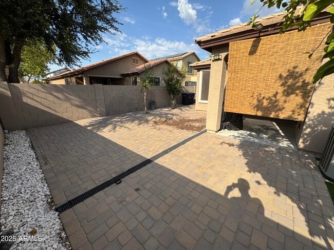 Building Photo - 4022 E Cherry Hills Dr