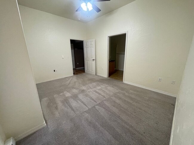 Building Photo - Town House in Post falls