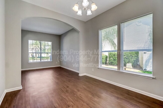 Building Photo - 409 S Hidden Tree Dr