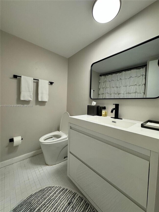 Building Photo - 5700 Collins Ave