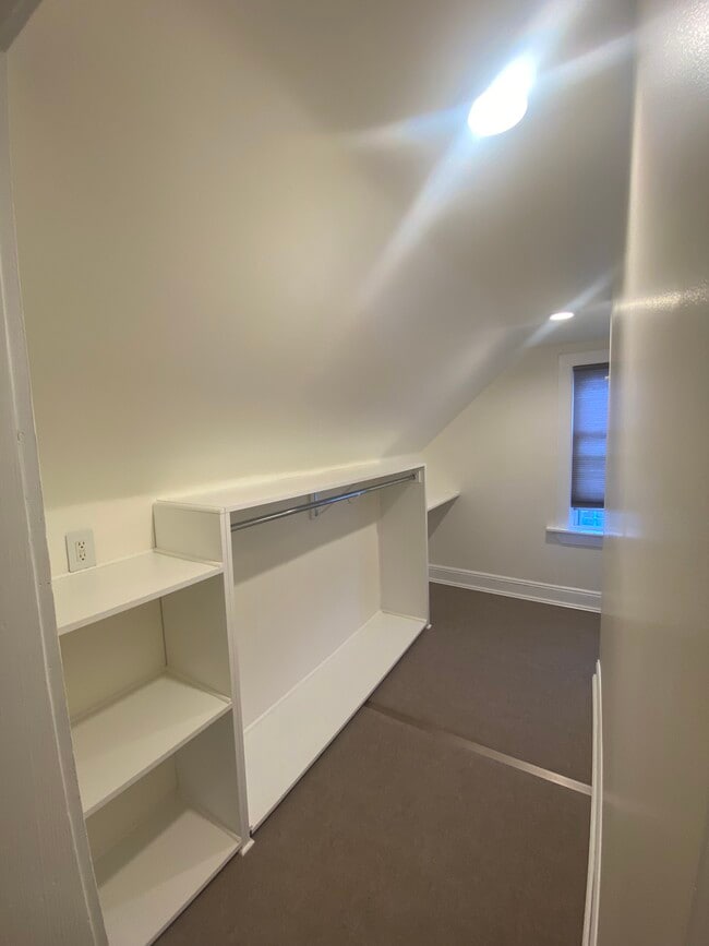 Building Photo - 220 Hayward Pl