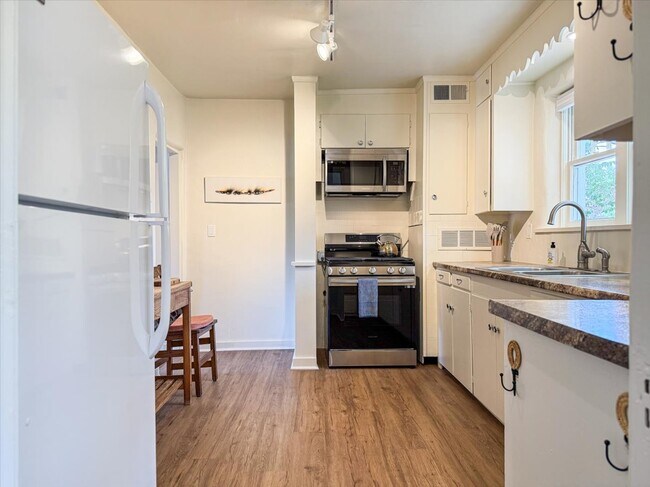 Building Photo - 419 Orchard Dr