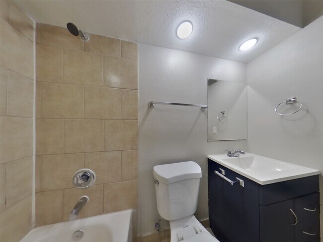 Building Photo - 22510 Braken Carter Ln