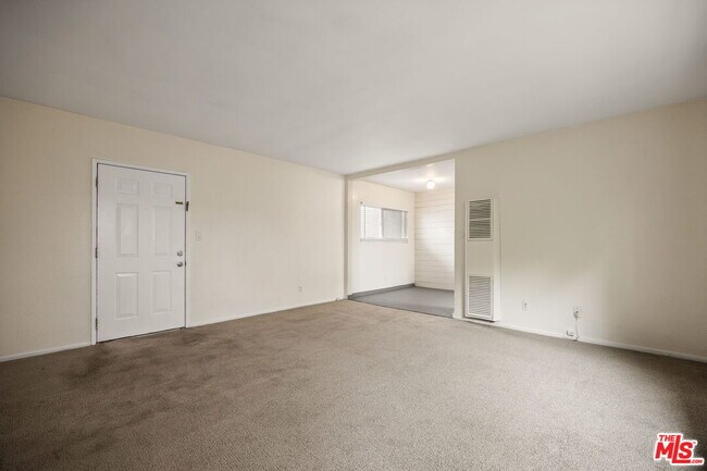 Building Photo - 161 W Channel Rd