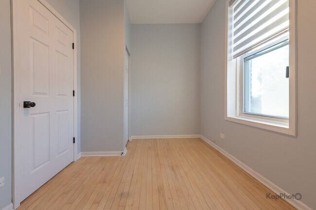 Building Photo - 3328 S Emerald Ave