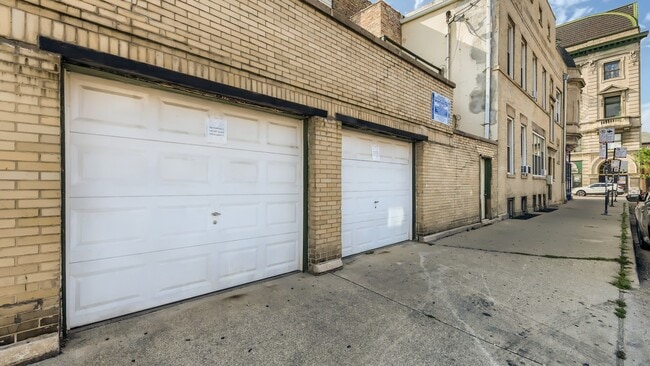 Building Photo - 1439 W 18th St