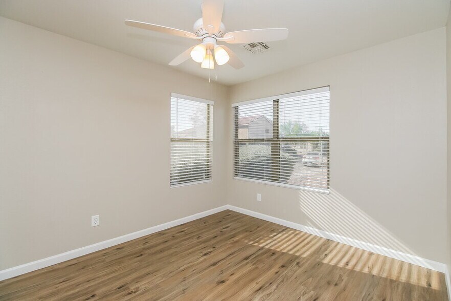 Building Photo - 2468 E Palm Beach Dr