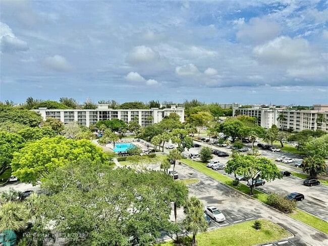 Building Photo - 2671 S Course Dr