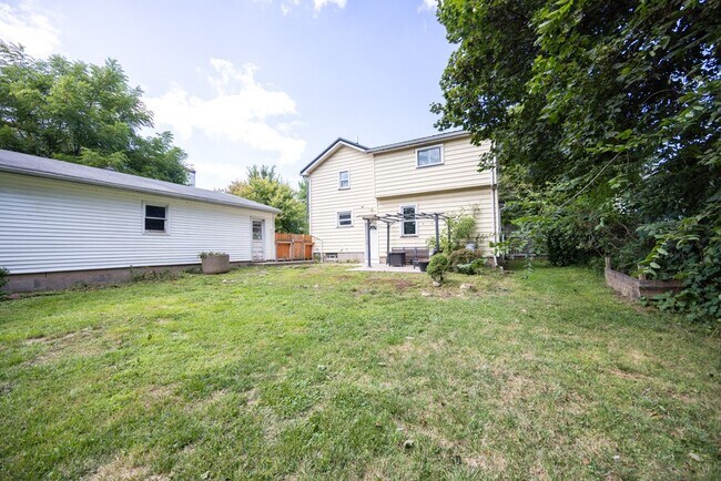 Building Photo - 52 East Ave