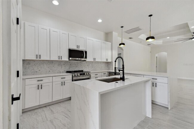 Building Photo - 13792 Long Lake Ln