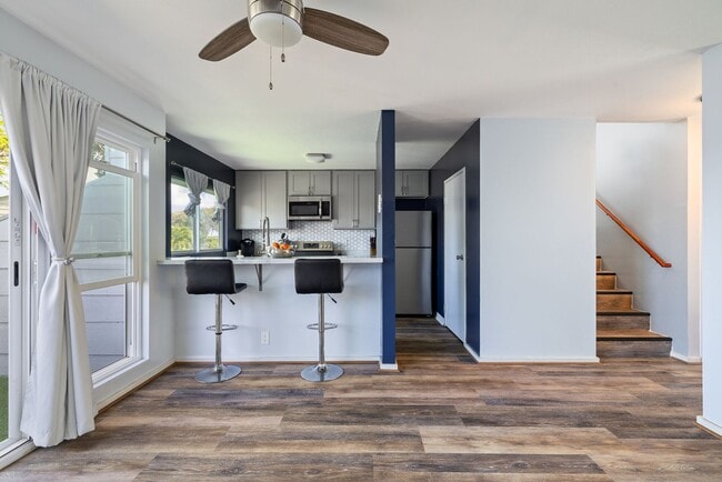 Building Photo - Makakilo Townhouse- 3 bed/ 1.5 bath/ 2 parking - Dog Friendly