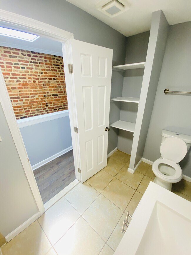 Building Photo - 1304 Sargeant St