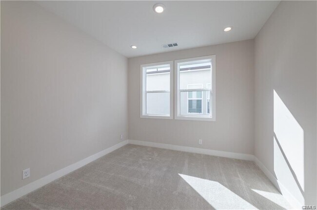 Primary Photo - 300 Burwood