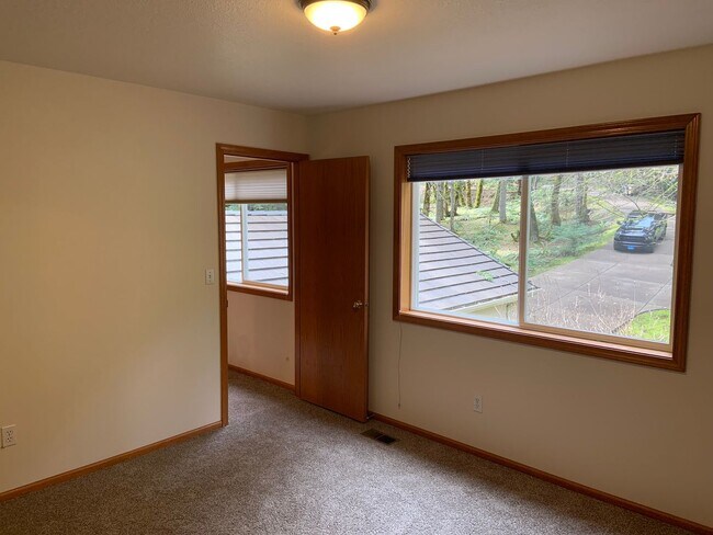Building Photo - Escape to the Serene Beauty of Vineyard Mo...