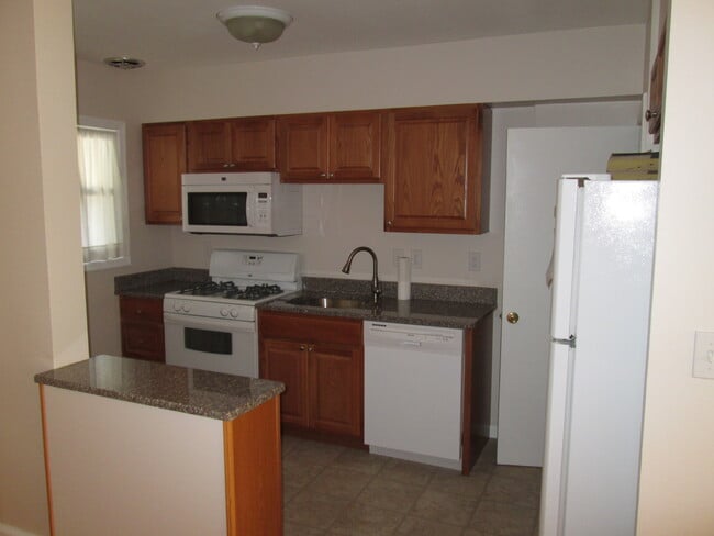 Building Photo - 3BR/2BA Townhome in Dundalk!