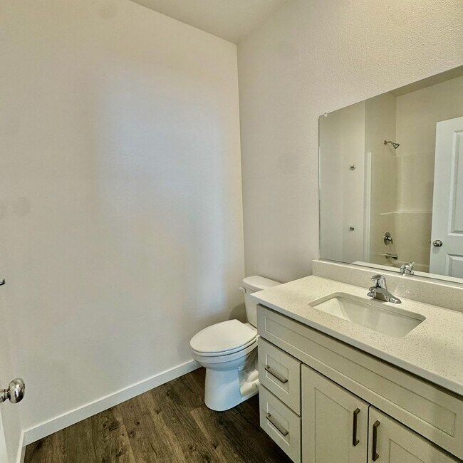 Building Photo - Brand New Built Home move in ready!