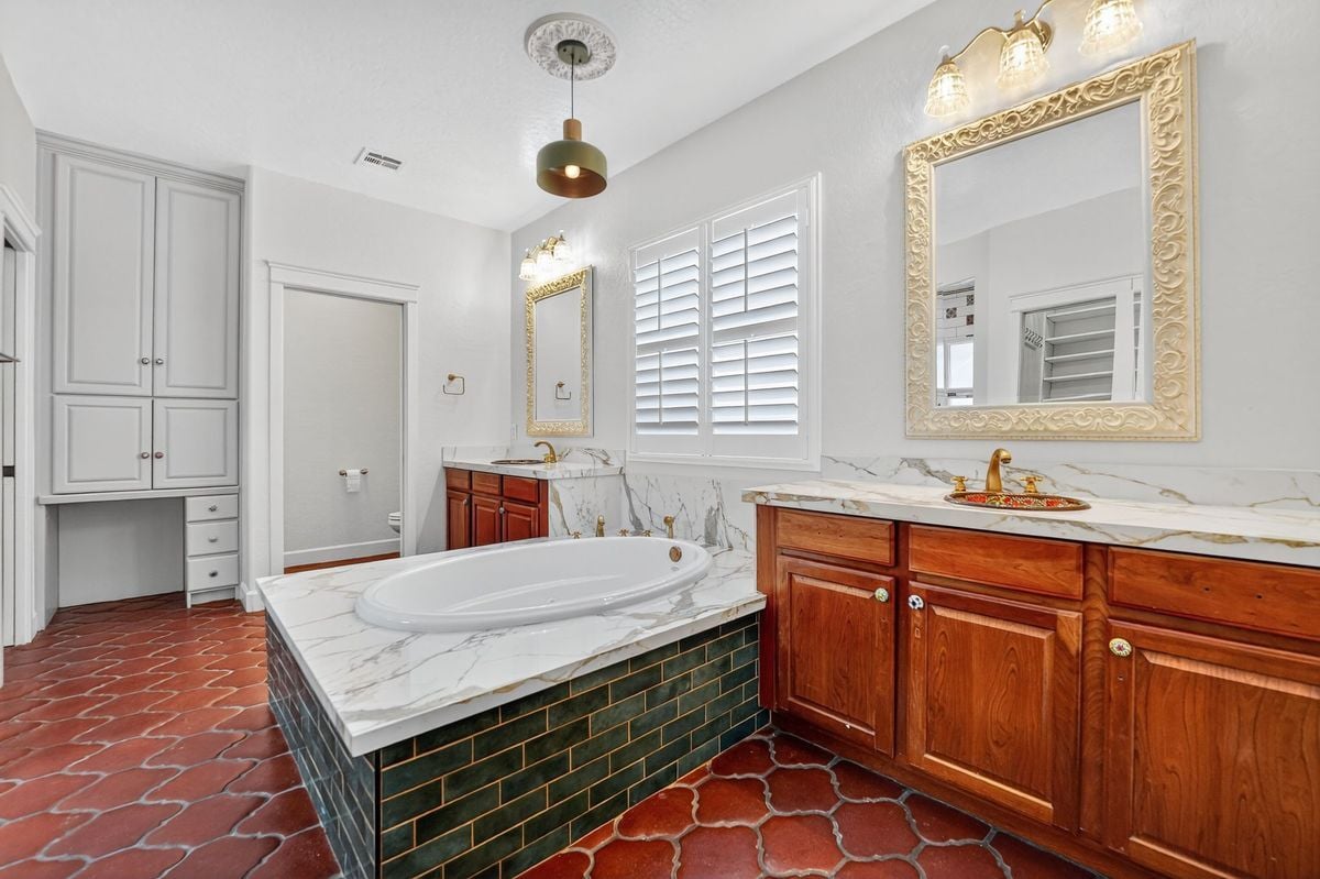 Building Photo - 8224 Imperial Lakes St