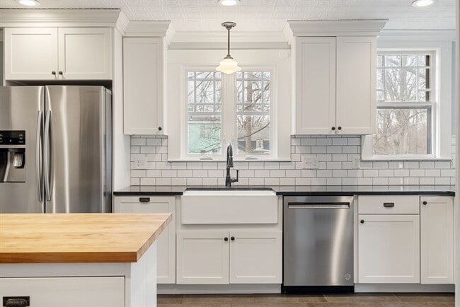 Building Photo - 187 Pleasant St