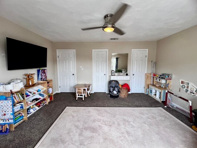 Building Photo - Come see this gorgeous townhouse in the desirable Ocean Lakes community!