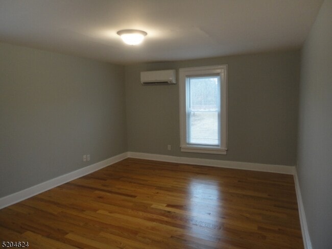 Building Photo - 162 Lewisburg Rd