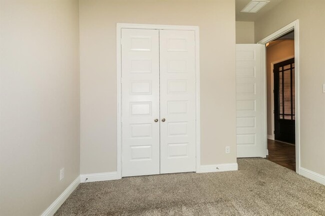 Building Photo - 10062 Black Maple Dr