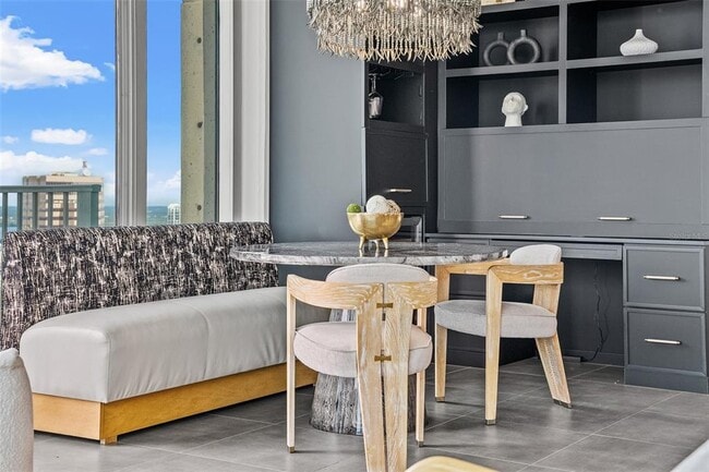 Building Photo - 777 N Ashley Dr