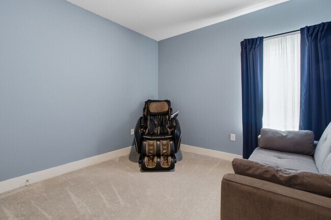 Building Photo - 4 Bedroom in CRESTVIEW!!
