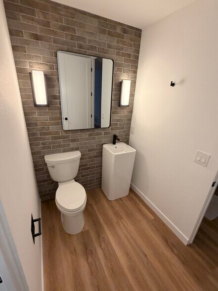 Building Photo - 111 Tamarack Ave