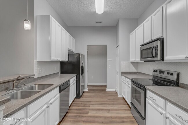 Building Photo - 13843 Herons Landing Way