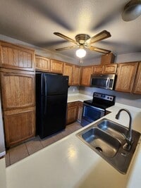 Building Photo - Spacious 2 bedroom 2 bath condo with Laundry Inside!!!