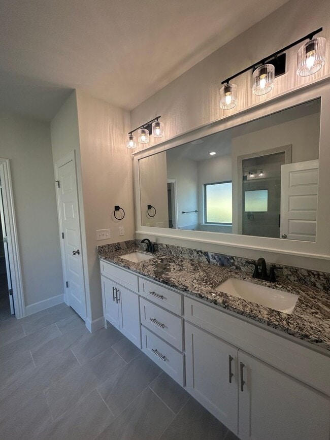 Building Photo - Beautiful Modern Home in Pea Ridge!