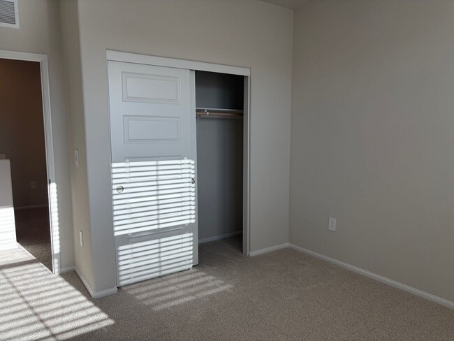 Building Photo - 40100 Campos Elegantes