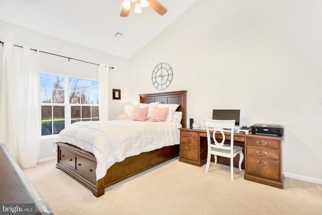 Building Photo - 102 Peregrine Ln