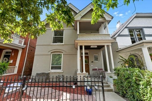 Building Photo - Charming 1-Bedroom Apartment in Desirable Cheeseman Park Neighborhood