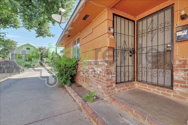 Building Photo - 4806 Yosemite Ave