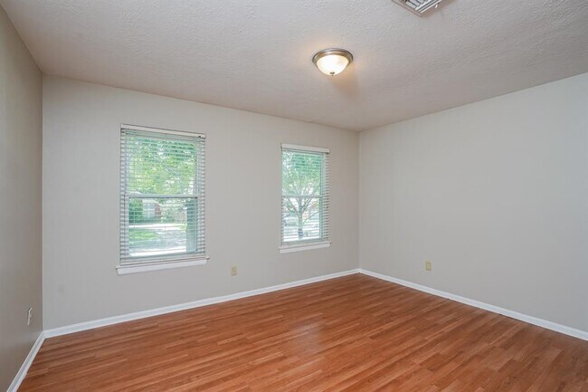 Building Photo - 7834 Sunny Ridge Dr