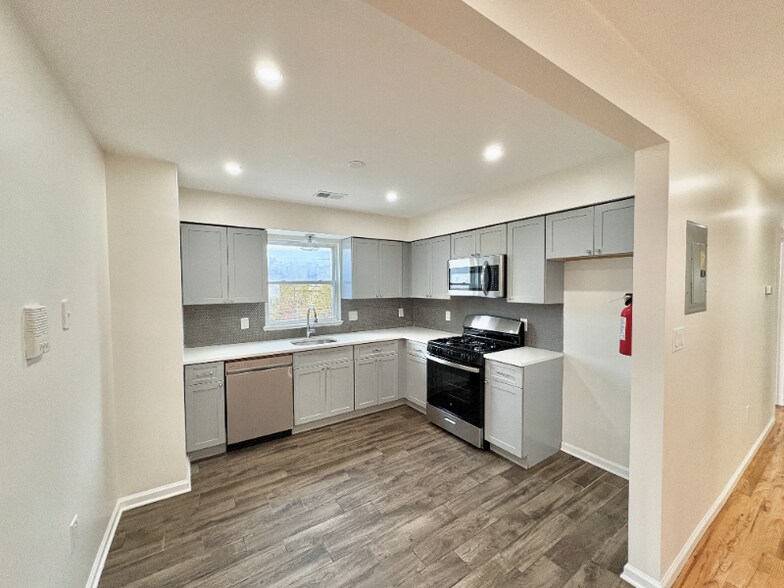 Building Photo - 156 Ridgewood Ave