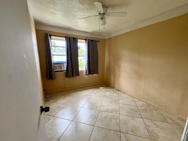 Building Photo - Spacious Master Bedroom Shared Living Spac...
