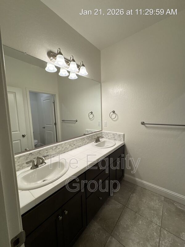 Building Photo - 1829 W Prescott Ave