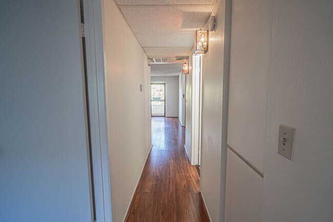 Building Photo - Canyon Oaks 2 Bedroom Rental Home in Canyon Country.