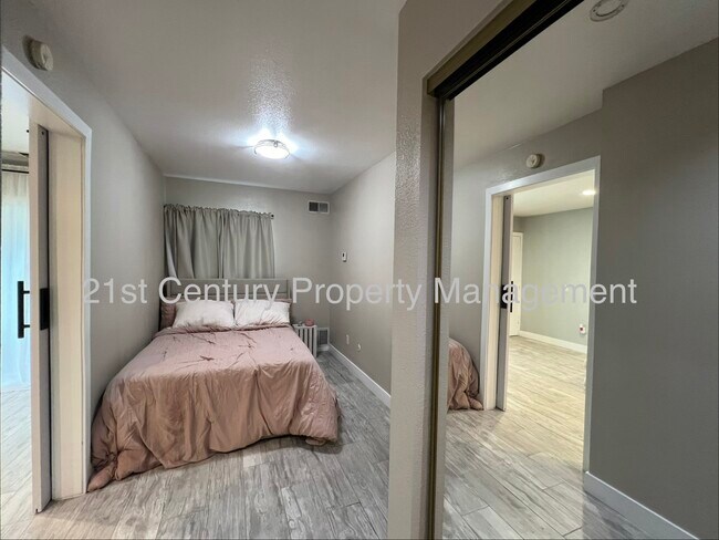 Building Photo - 15224 Ocaso Ave