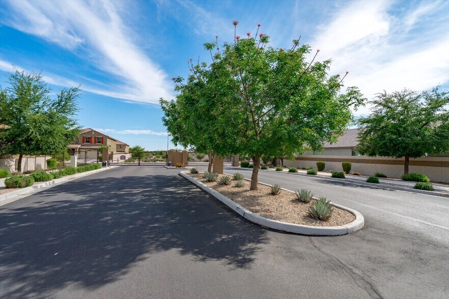 Building Photo - 15821 W Mauna Loa Ln