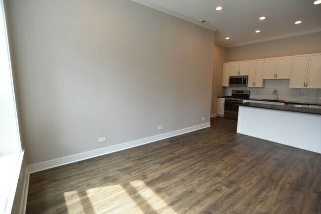 Building Photo - 3212 N Halsted St