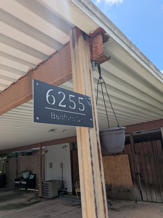 Building Photo - 6255 Bedford Dr