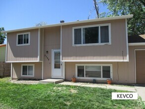 Building Photo - Split-Level Home with Large Eat-In Kitchen