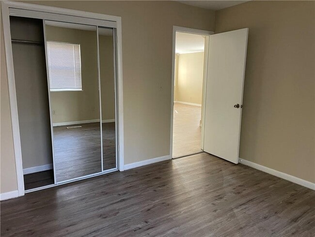 Building Photo - 497 S Wood Ave